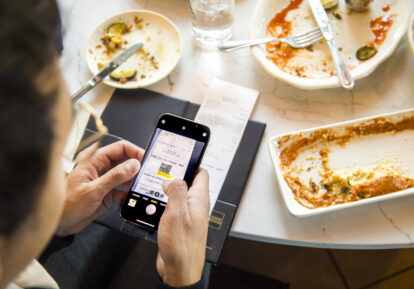 QR Code Payment in Restaurant - Pay at Table - Contactless Payment
