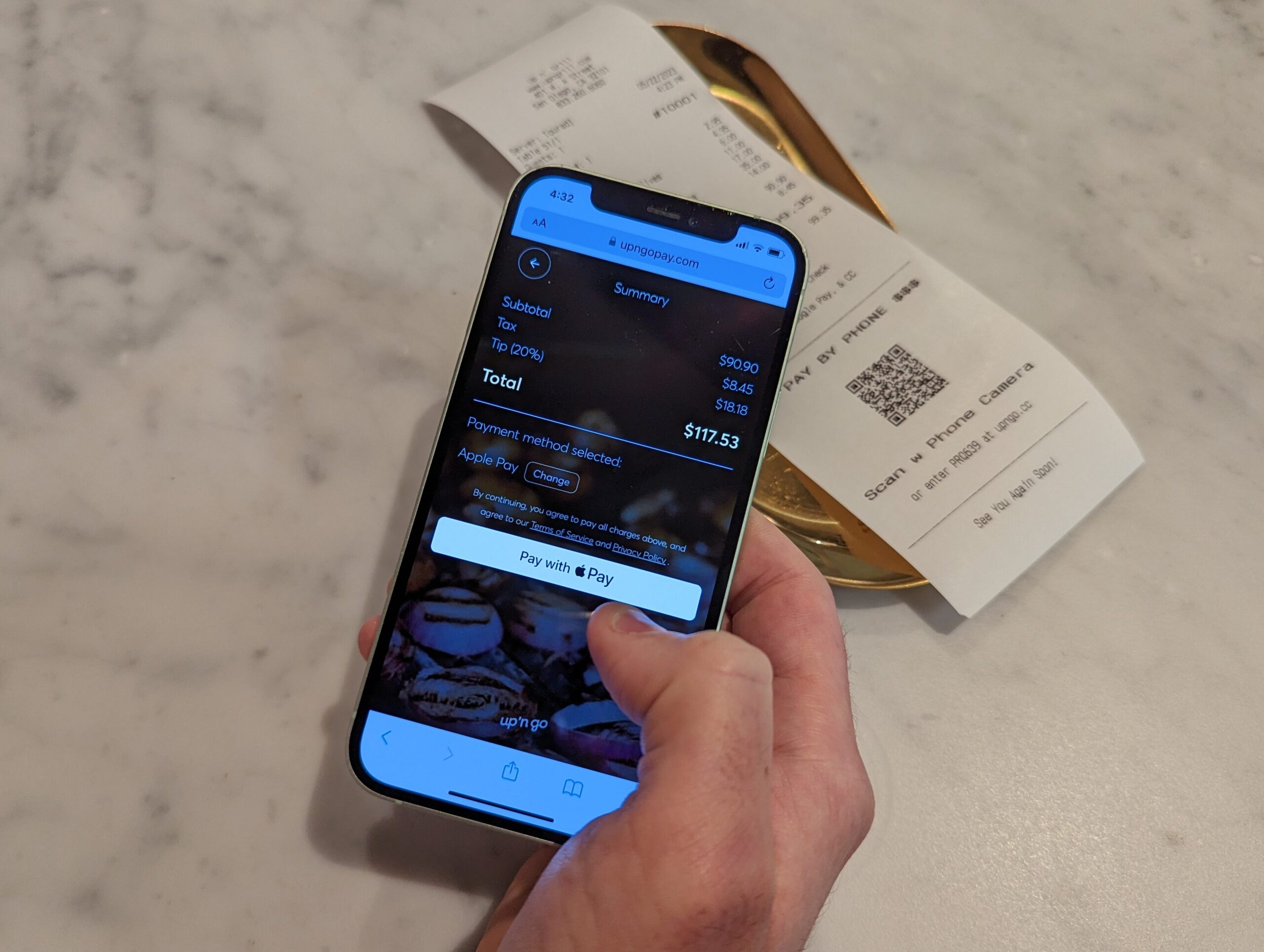 Making a contactless restaurant payment with Apple Pay